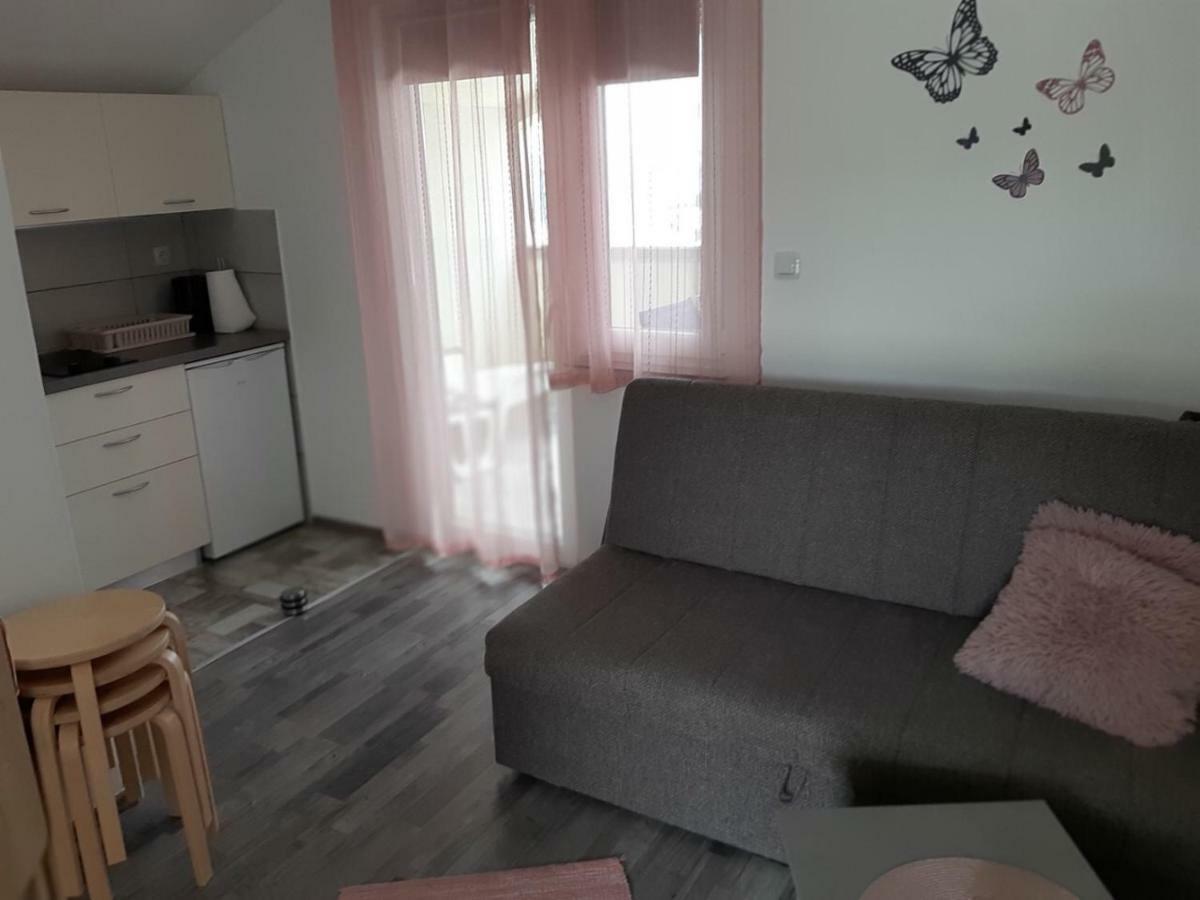 Apartmani Verica คาร์โลบัก ภายนอก รูปภาพ