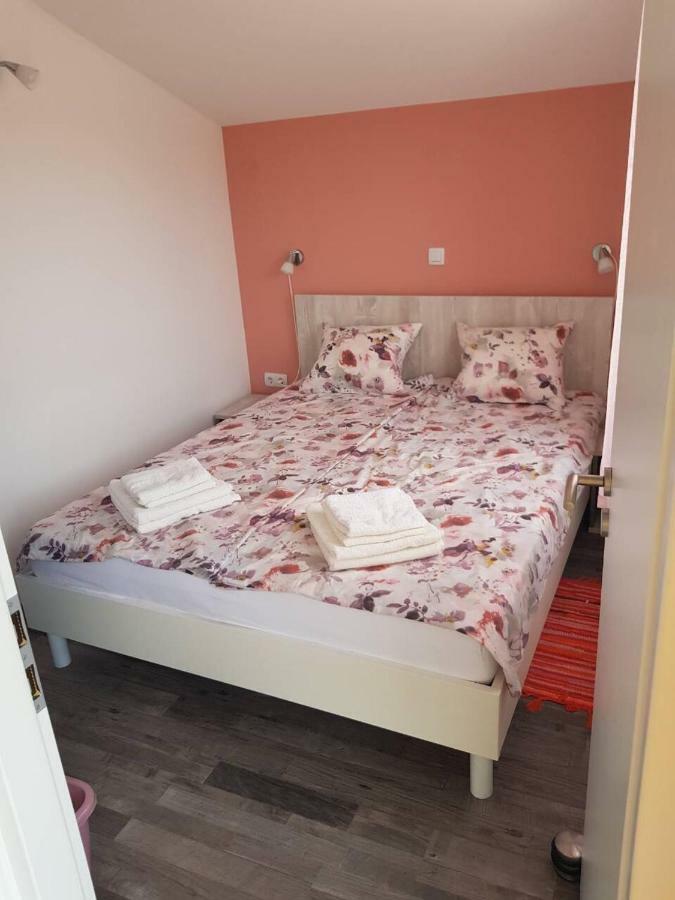 Apartmani Verica คาร์โลบัก ภายนอก รูปภาพ