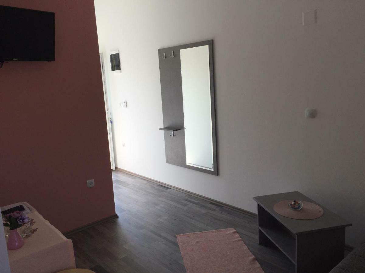 Apartmani Verica คาร์โลบัก ภายนอก รูปภาพ