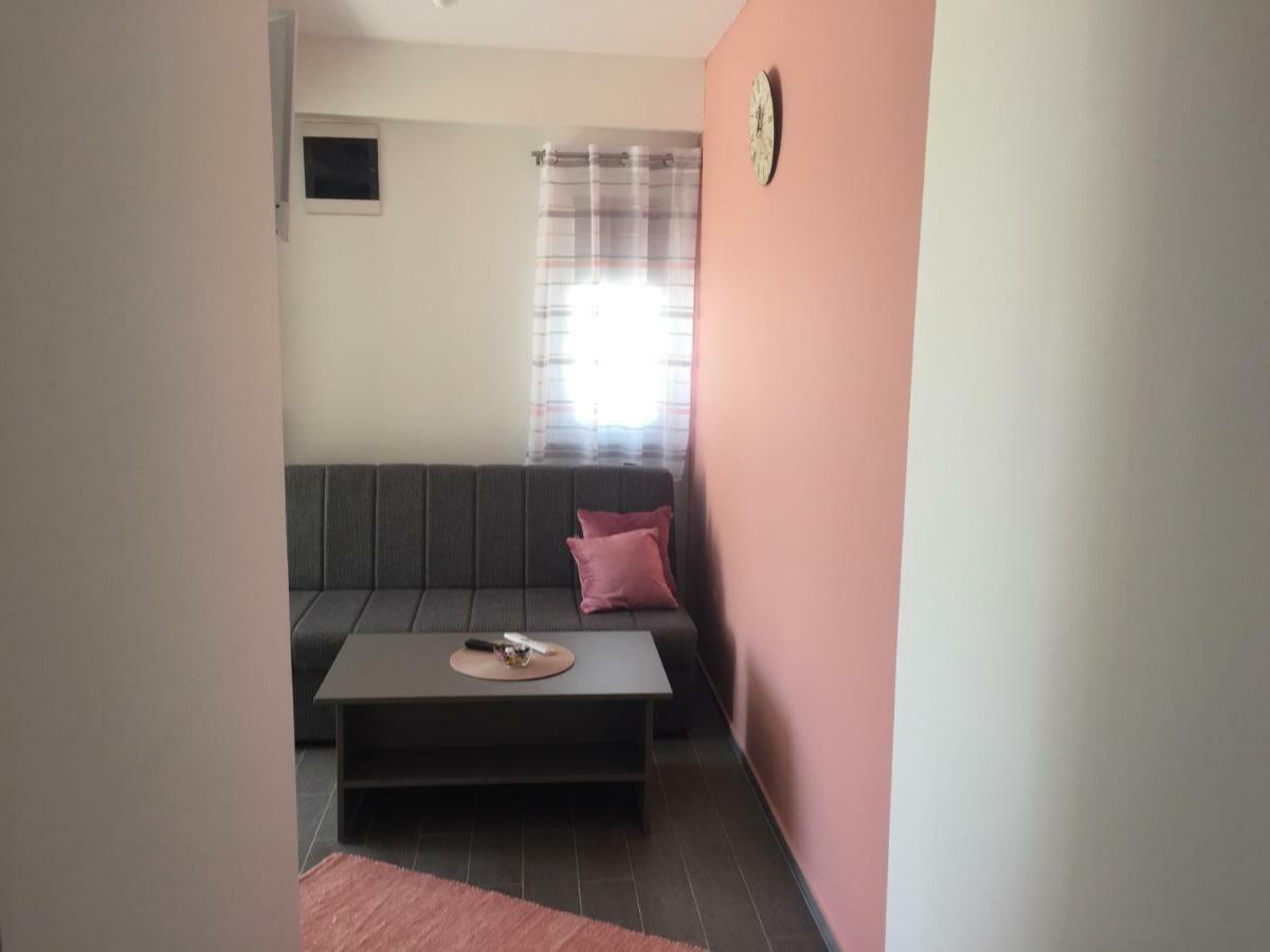 Apartmani Verica คาร์โลบัก ภายนอก รูปภาพ