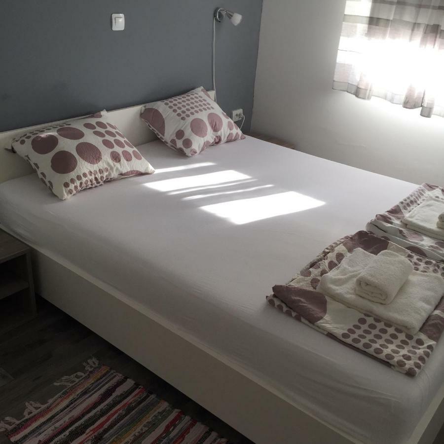 Apartmani Verica คาร์โลบัก ภายนอก รูปภาพ